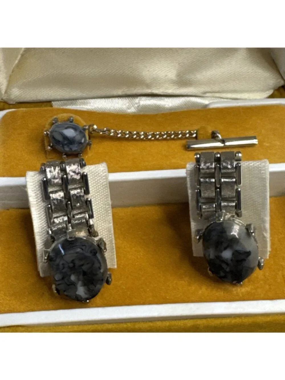 Unique Vintage King Cufflinks and Matching Tie Tac Picasso Stone Silver Tone